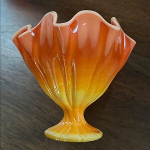 Vintage LE Smith Bittersweet Orange
Slag Glass Compote Pedestal … Beautiful!  🧡
